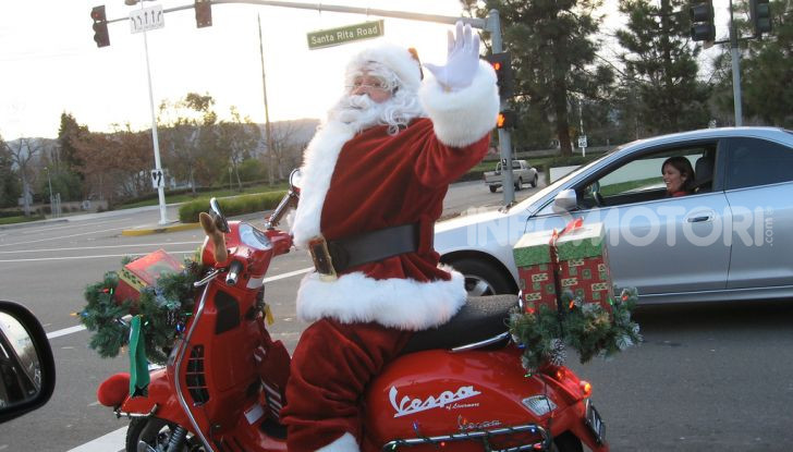 Babbo Natale ama i motori: ecco una gallery di foto divertenti - Foto 1 di 16