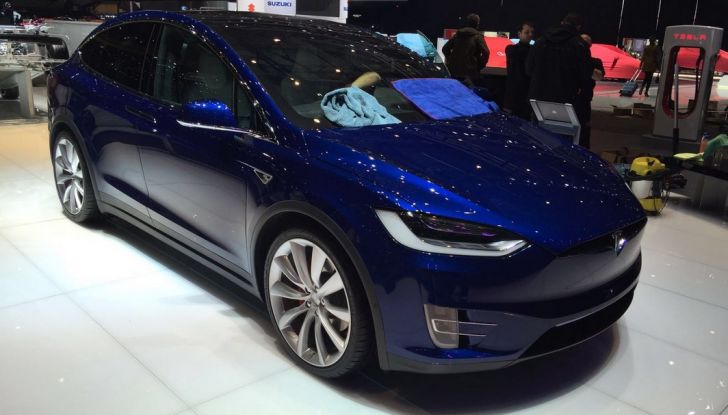 Due giornalisti arrestati per essere entrati nella Gigafactory Tesla ed aver ferito due dipendenti - Foto 1 di 20