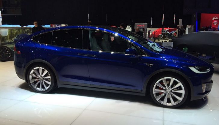 Due giornalisti arrestati per essere entrati nella Gigafactory Tesla ed aver ferito due dipendenti - Foto 2 di 20