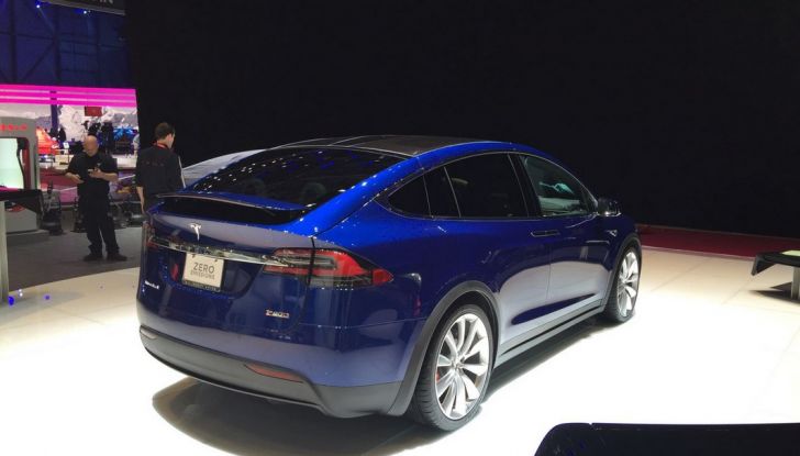 Due giornalisti arrestati per essere entrati nella Gigafactory Tesla ed aver ferito due dipendenti - Foto 3 di 20