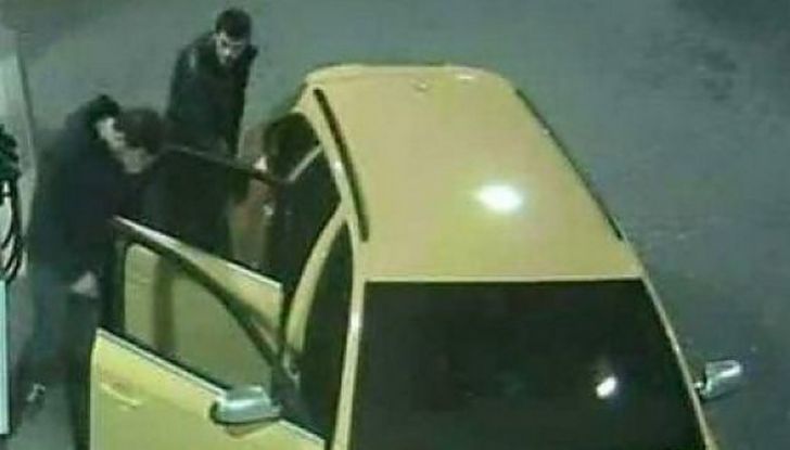 Audi Gialla carbonizzata a Treviso: i tre malviventi ancora in fuga - Foto 3 di 5