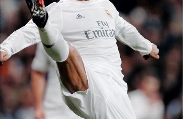 Cristiano Ronaldo festeggia il mancato Pallone d’Oro con una Porsche - Foto 4 di 7