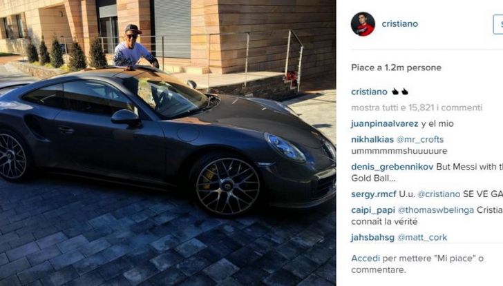 Cristiano Ronaldo festeggia il mancato Pallone d’Oro con una Porsche - Foto 1 di 7