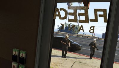 Auto a noleggio utilizzata dai ladri per una rapina in banca