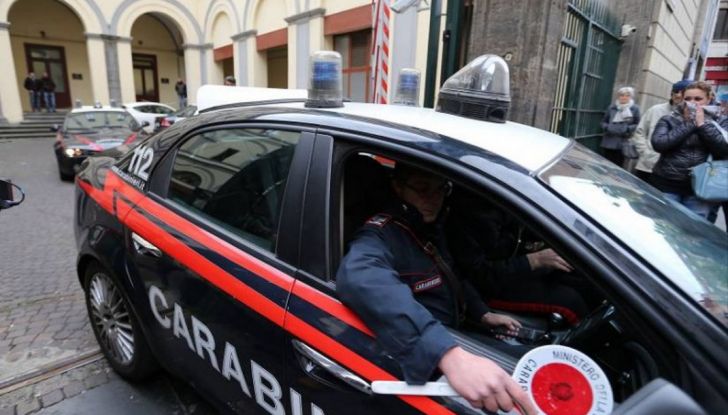 Auto a noleggio utilizzata dai ladri per una rapina in banca - Foto 5 di 8