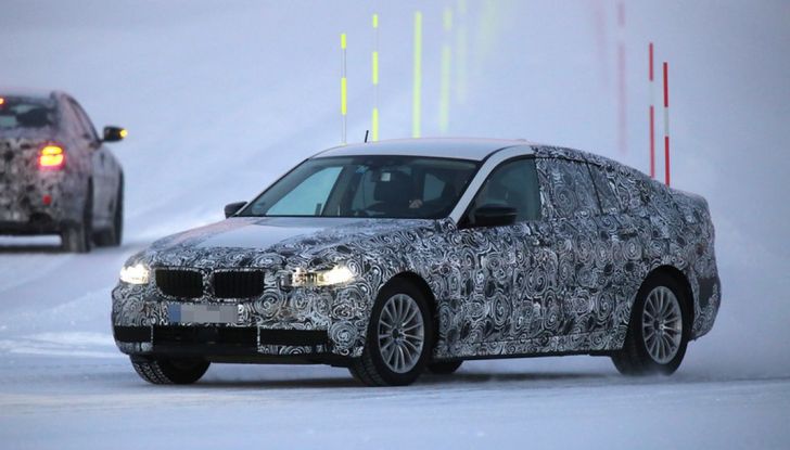 BMW Serie 5 e Serie 5 GT spiate durante i test invernali - Foto 2 di 16