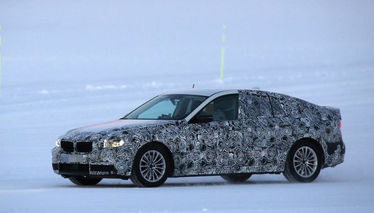 BMW Serie 5 e Serie 5 GT spiate durante i test invernali - Foto 11 di 16