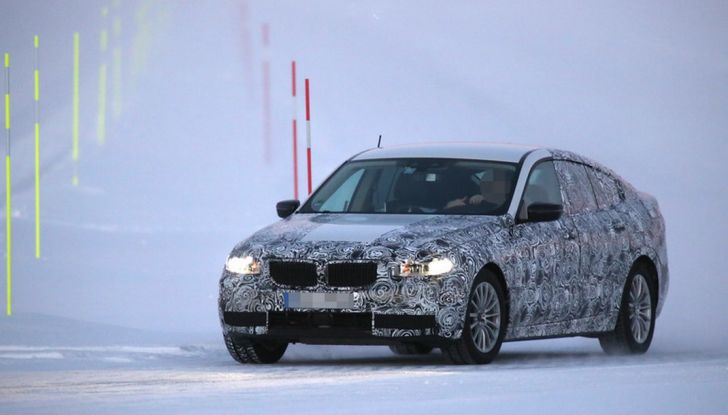 BMW Serie 5 e Serie 5 GT spiate durante i test invernali - Foto 3 di 16