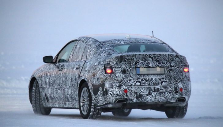 BMW Serie 5 e Serie 5 GT spiate durante i test invernali - Foto 4 di 16