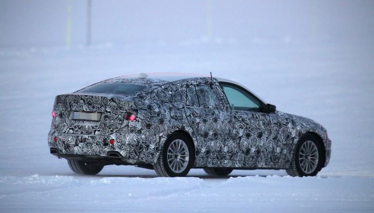 BMW Serie 5 e Serie 5 GT spiate durante i test invernali - Foto 6 di 16