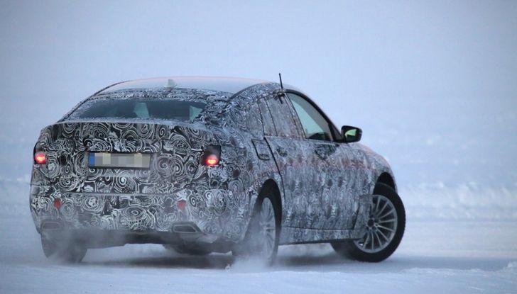 BMW Serie 5 e Serie 5 GT spiate durante i test invernali - Foto 8 di 16