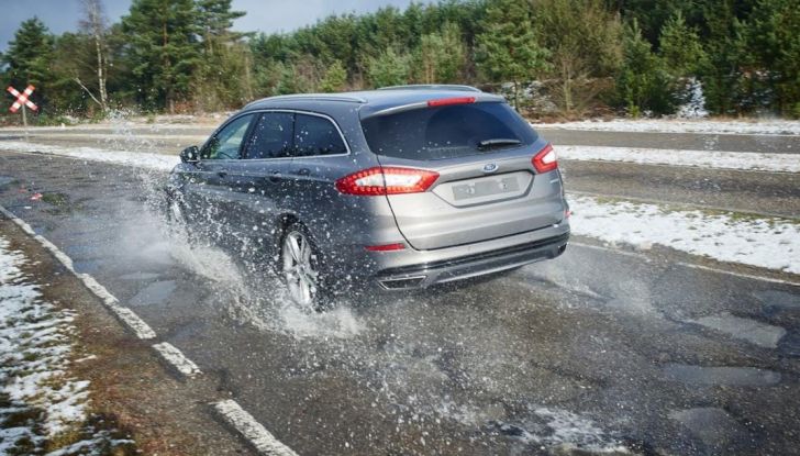 Guida contromano: Ford sperimenta un nuovo sistema di avviso - Foto 2 di 11