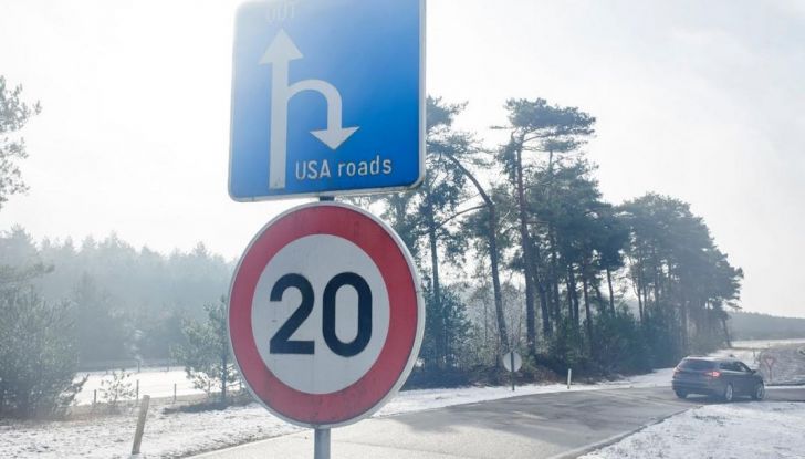 Guida contromano: Ford sperimenta un nuovo sistema di avviso - Foto 9 di 11