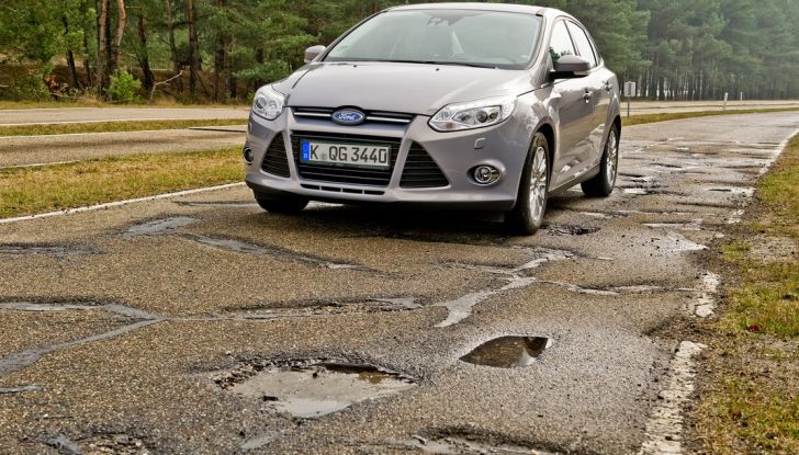 Guida contromano: Ford sperimenta un nuovo sistema di avviso - Foto 10 di 11