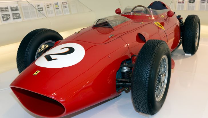 Ferrari 246 F1 frontale sinistro museo Enzo Ferrarii