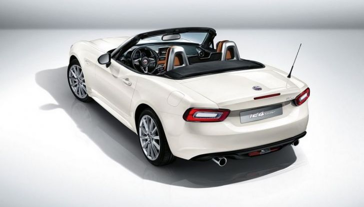 Fiat 124 Spider 2016, 3/4 posteriore laterale sinistro.