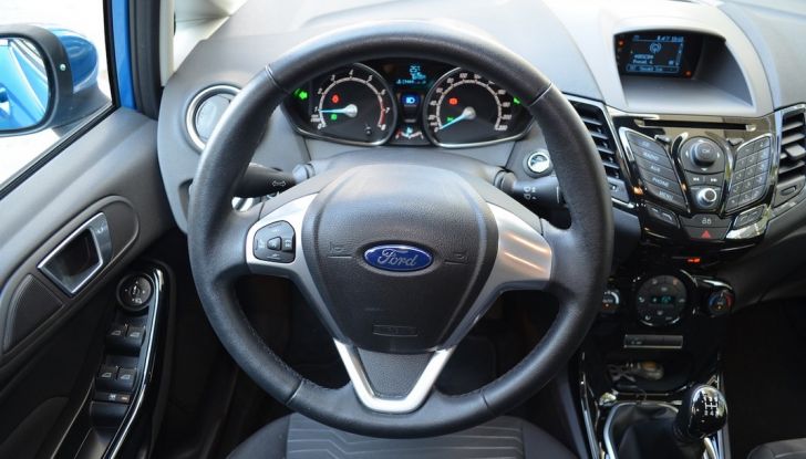 Ford Fiesta GPL, postazione di guida.
