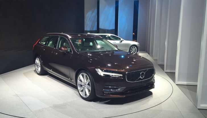 Volvo V90, le prime immagini rubate in attesa del debutto ufficiale - Foto 1 di 9