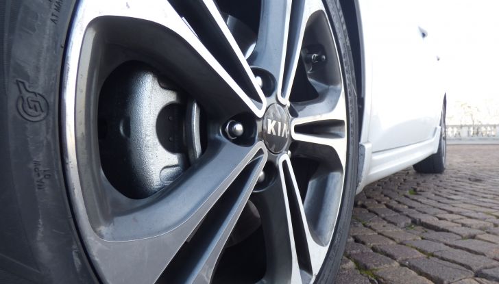 Nuova Kia Cee’d GT Line: prova su strada, opinioni e prezzi - Foto 2 di 15