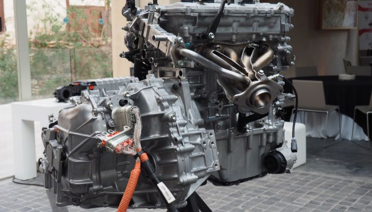 Nuova Toyota Prius, prova su strada della quarta generazione - Foto 45 di 48