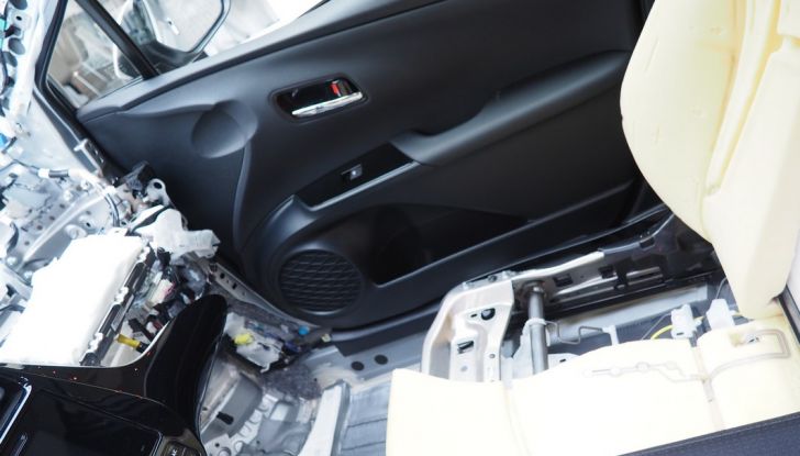 Nuova Toyota Prius, prova su strada della quarta generazione - Foto 46 di 48