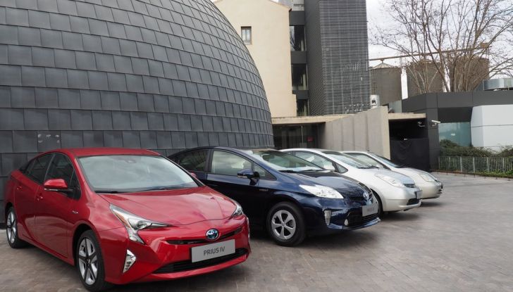 Nuova Toyota Prius, prova su strada della quarta generazione - Foto 4 di 48