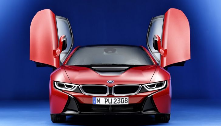 BMW i8 Protonic Red Edition apertura porte