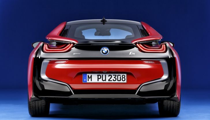 BMW i8 Protonic Red Edition posteriore