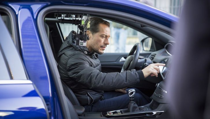 Peugeot presenta Best Technology Experience: video a realtà virtuale per i  test drive - Foto 9 di 10