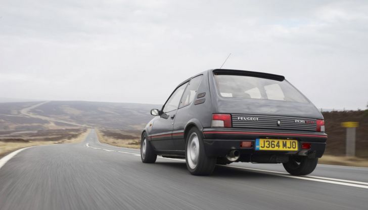 Peugeot a Rétromobile 2016 con le coupé e le cabriolet - Foto 4 di 14