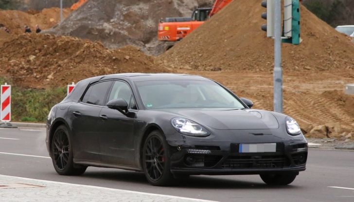 Porsche Panamera Shooting Brake prime immagini spia della nuova station wagon - Foto 3 di 25