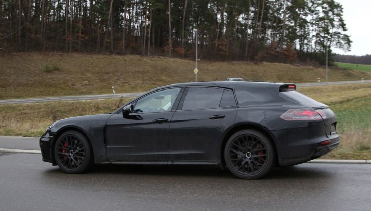 Porsche Panamera Shooting Brake prime immagini spia della nuova station wagon - Foto 13 di 25