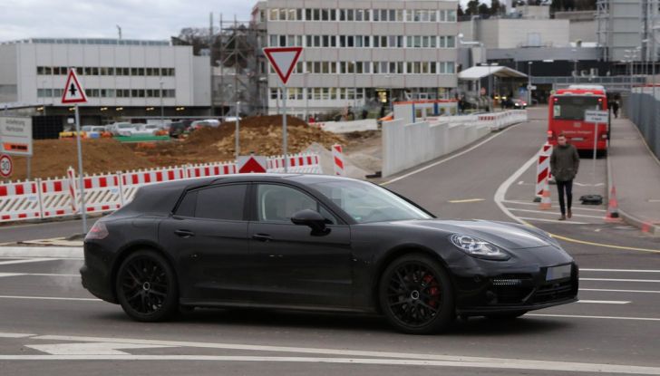Porsche Panamera Shooting Brake prime immagini spia della nuova station wagon - Foto 4 di 25