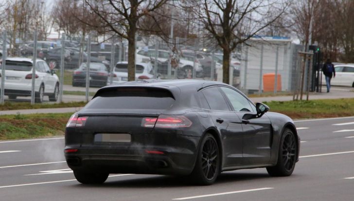 Porsche Panamera Shooting Brake prime immagini spia della nuova station wagon - Foto 6 di 25
