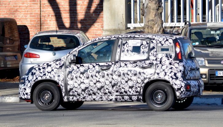 Scoop Fiat Panda facelift, immagine spia laterale.
