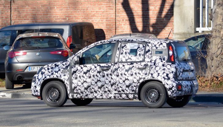 Scoop Fiat Panda facelift, immagine spia fiancata.