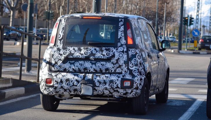 Scoop Fiat Panda facelift, immagine spia posteriore.