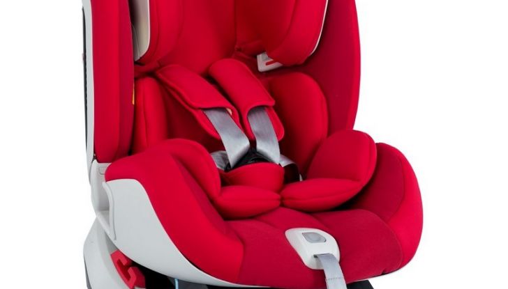 Bambini in auto: i seggiolini anti abbandono saranno obbligatori dal 2019 - Foto 7 di 12