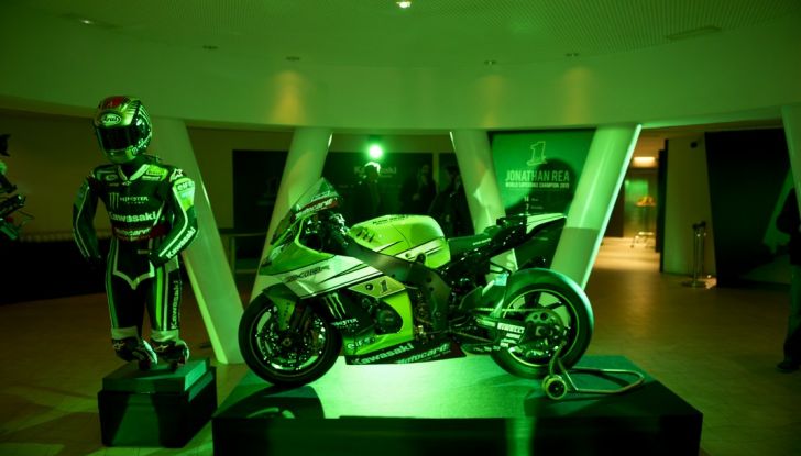 Superbike 2016: presentato a Barcellona il Kawasaki Racing Team - Foto 8 di 10
