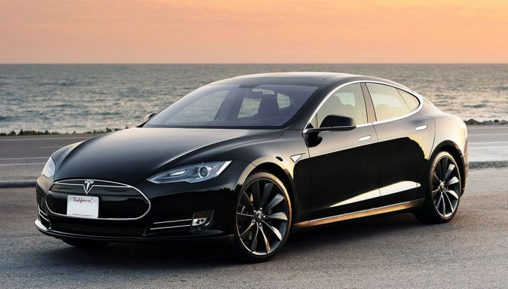 Supercharger Tesla, no all’utilizzo commerciale - Foto 2 di 10