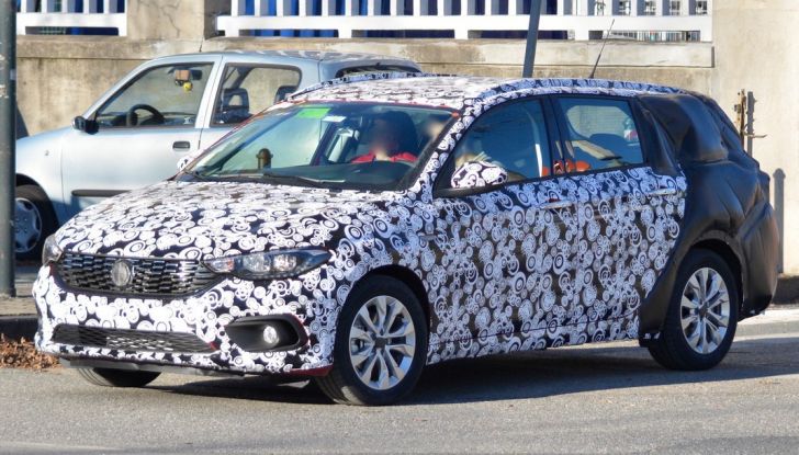 Fiat tipo foto spia versione SW.