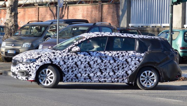 Fiat Tipo SW foto spia laterale.