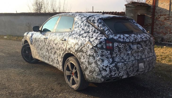 Maserati Levante, le foto spia degli ultimi test su strada - Foto 2 di 10
