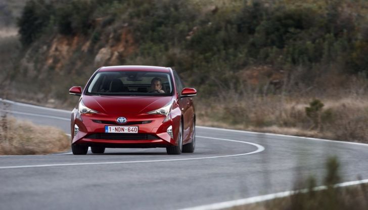 Nuova Toyota Prius, prova su strada della quarta generazione - Foto 20 di 48