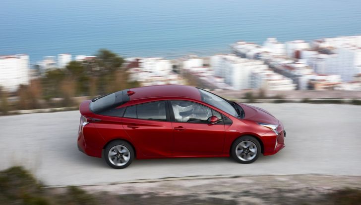 Nuova Toyota Prius, prova su strada della quarta generazione - Foto 13 di 48