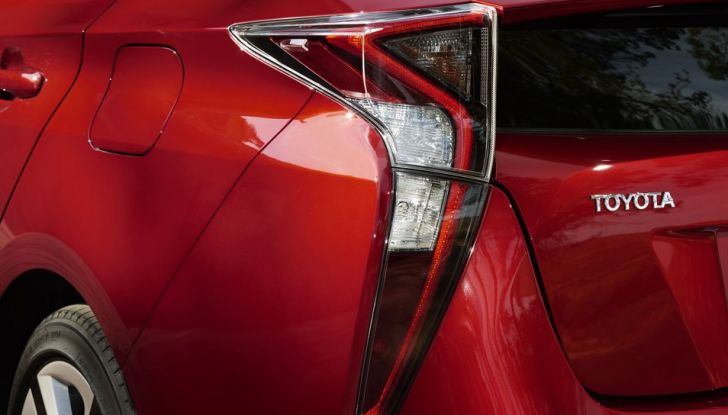 Nuova Toyota Prius, prova su strada della quarta generazione - Foto 23 di 48