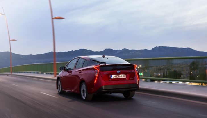 Nuova Toyota Prius, prova su strada della quarta generazione - Foto 29 di 48