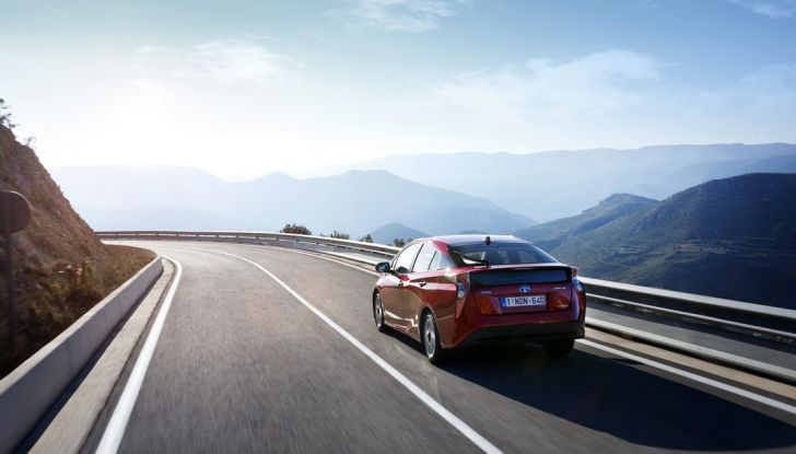 Nuova Toyota Prius, prova su strada della quarta generazione - Foto 35 di 48