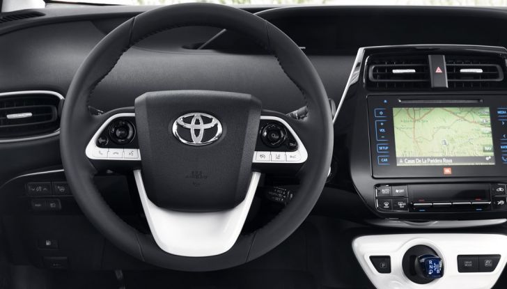 Nuova Toyota Prius, prova su strada della quarta generazione - Foto 40 di 48