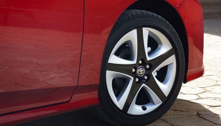 Nuova Toyota Prius, prova su strada della quarta generazione - Foto 28 di 48